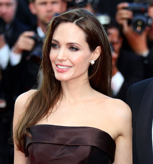Angelina jolie chirurgie esthetique